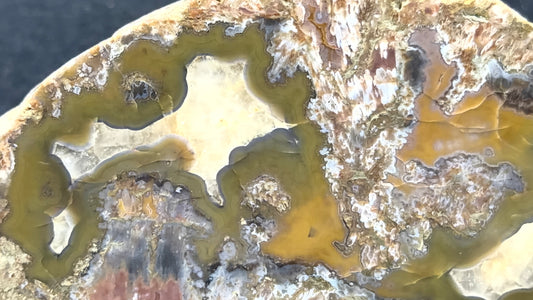 Yellow and greenish Kentucky Agate
