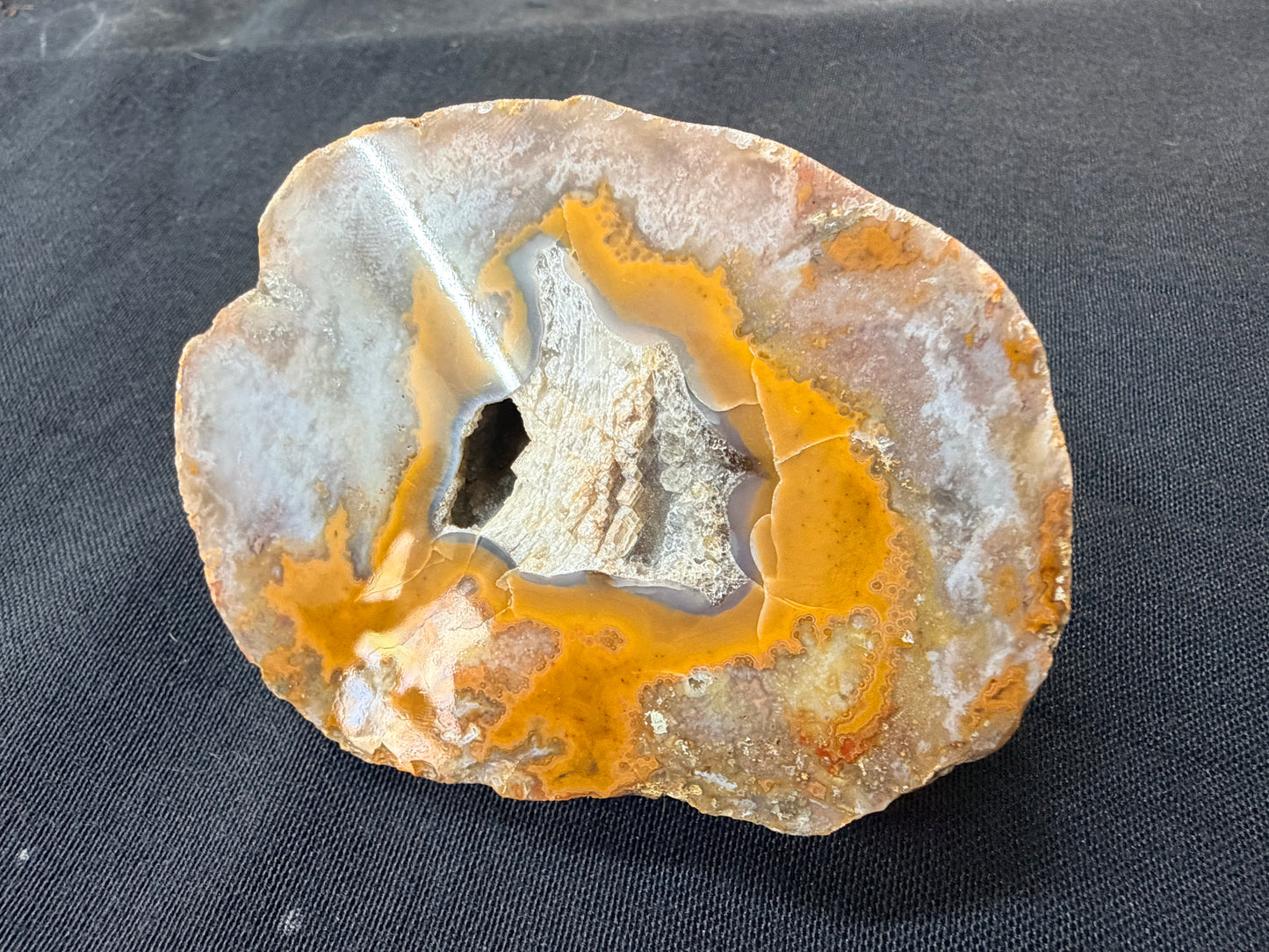 Quartz and calcite void ky Agate