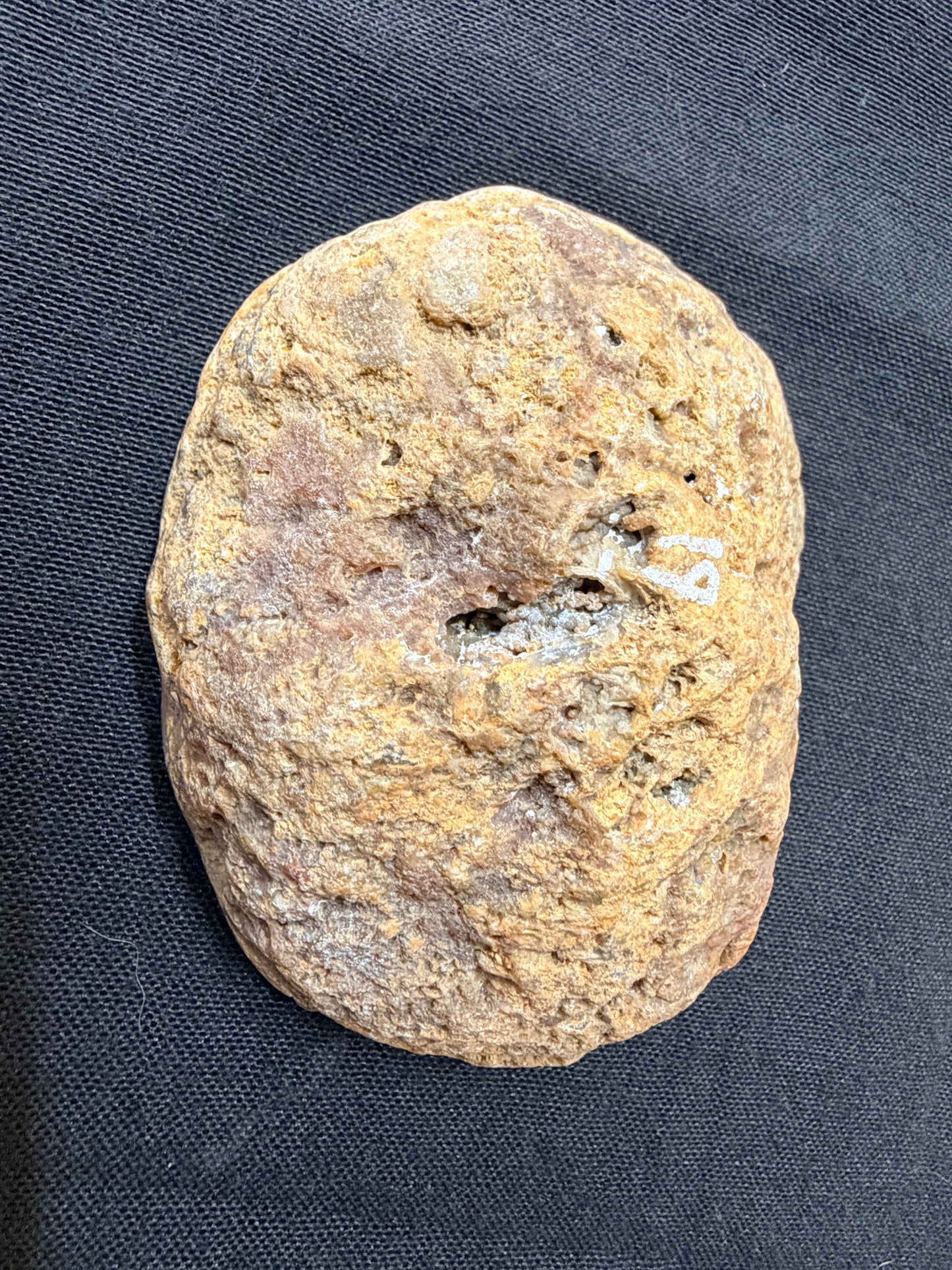 Quartz and calcite void ky Agate