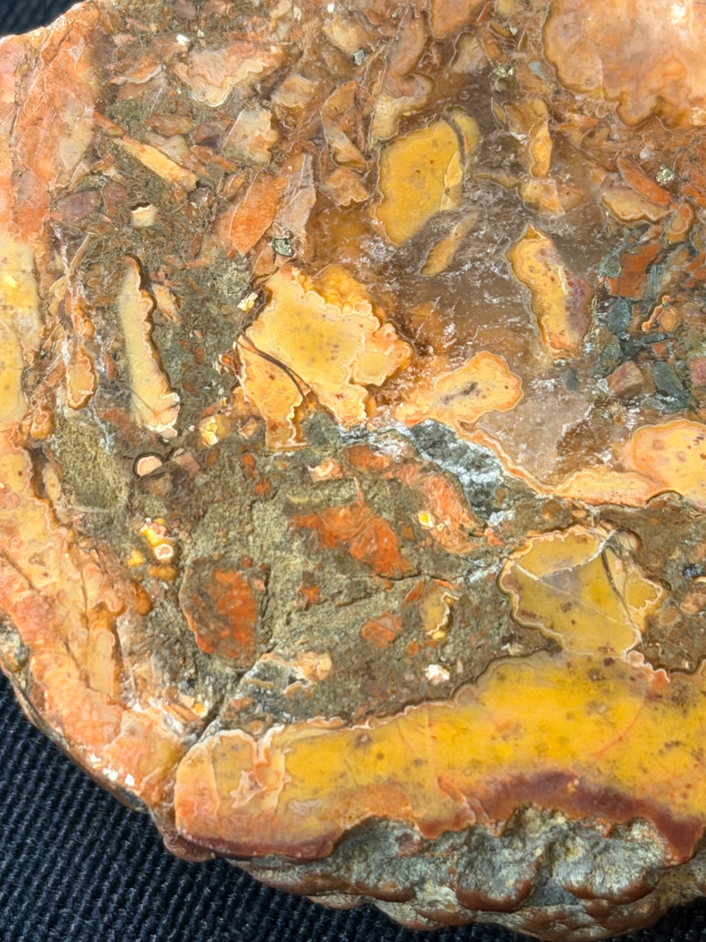 “Explosion” Kentucky agate